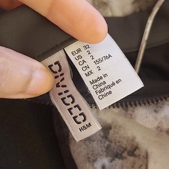 Asymmetrical marble top - Picture 4 of 4